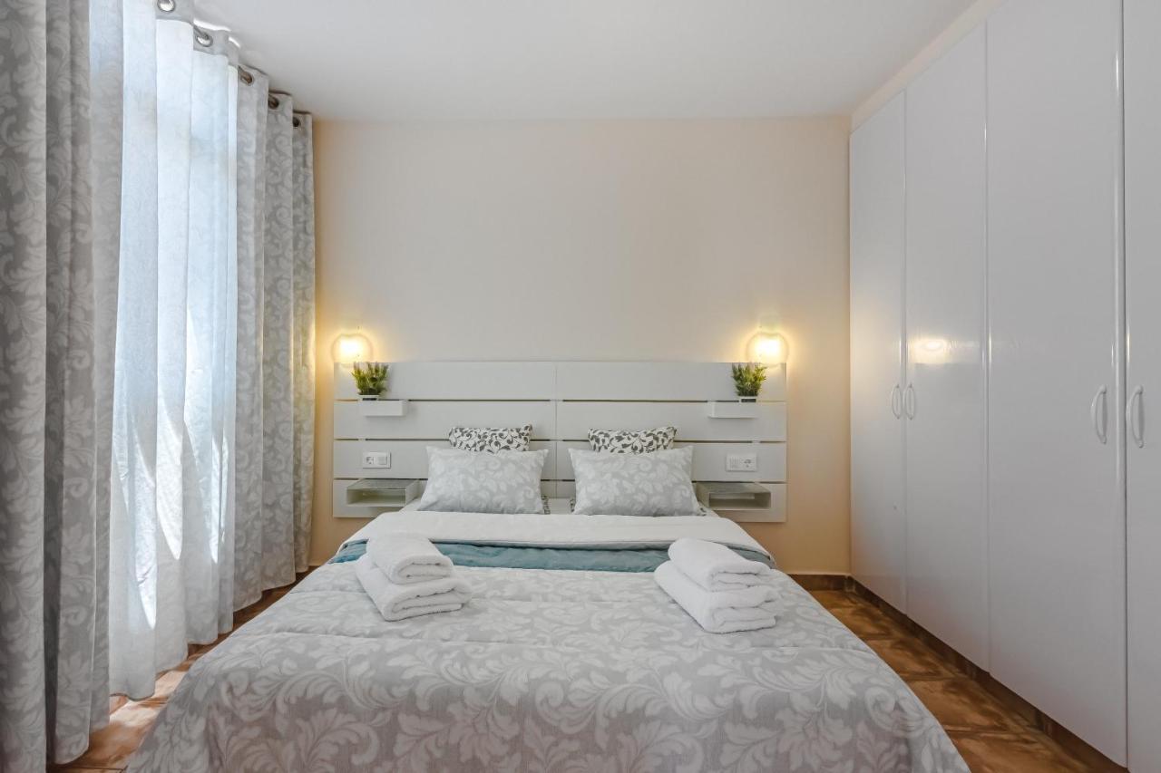 Apartment Apart America - 150 Meters From The Beach, Free Wi-Fi أرونا المظهر الخارجي الصورة