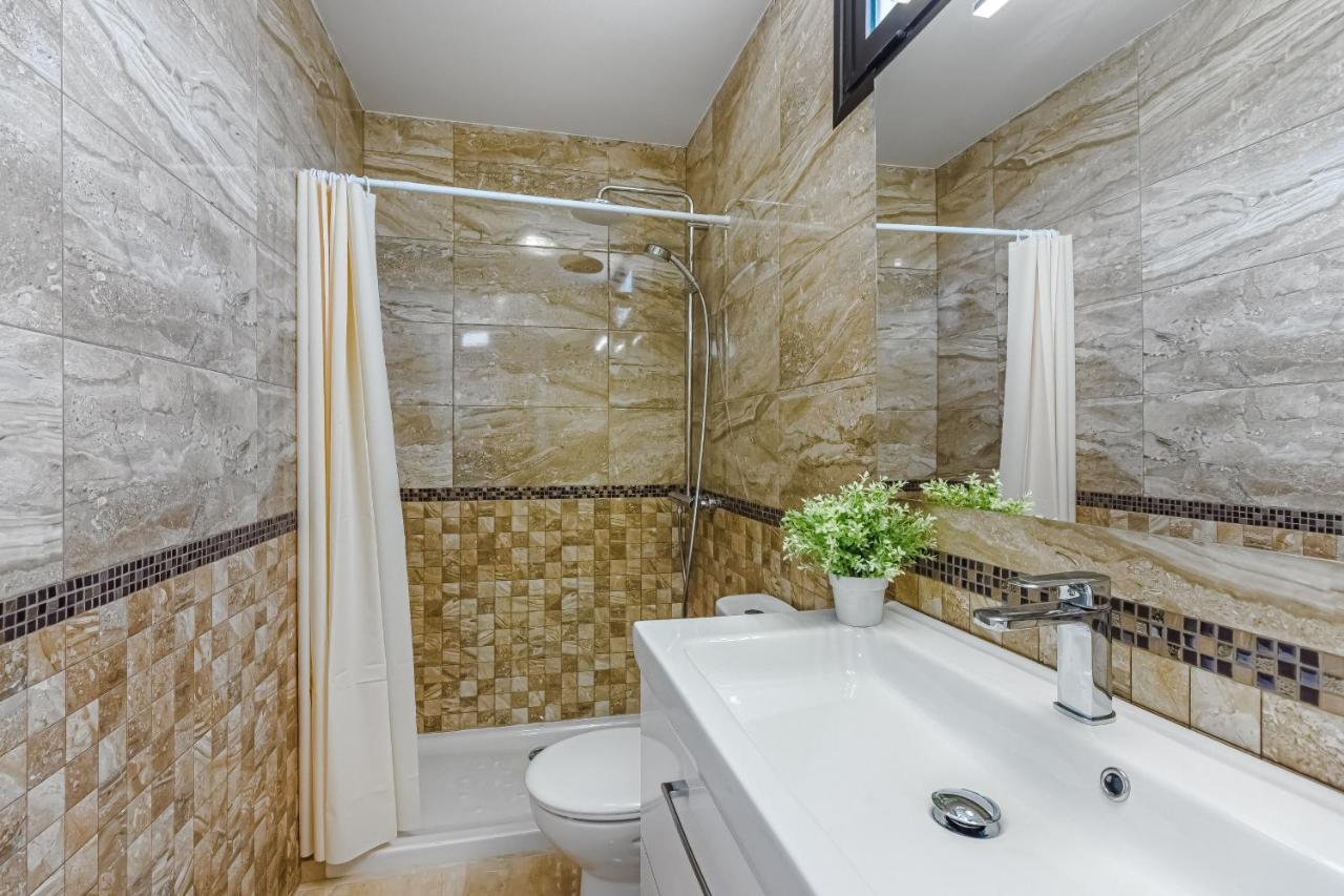 Apartment Apart America - 150 Meters From The Beach, Free Wi-Fi أرونا المظهر الخارجي الصورة