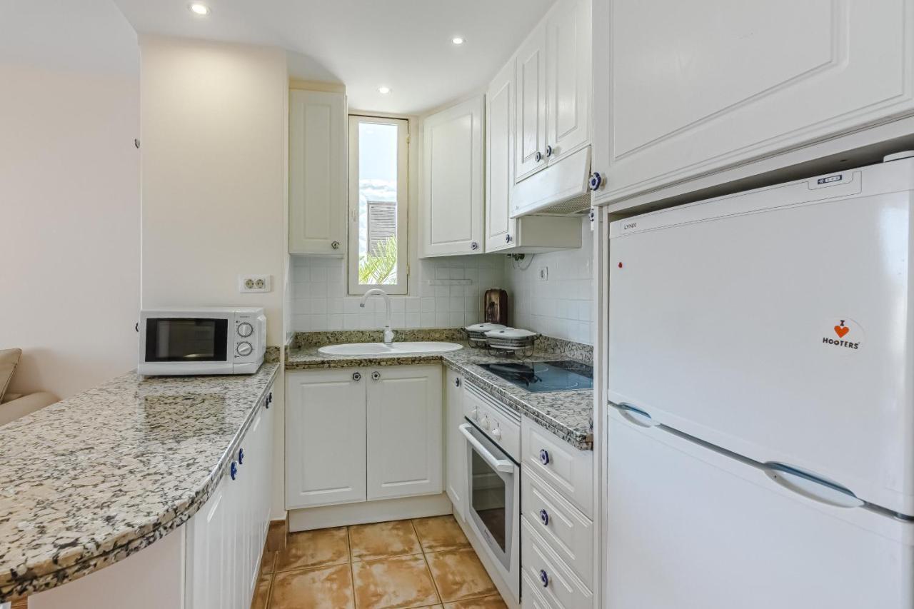 Apartment Apart America - 150 Meters From The Beach, Free Wi-Fi أرونا المظهر الخارجي الصورة